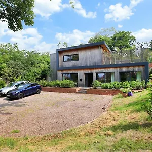  Holiday home Kingswood United Kingdom