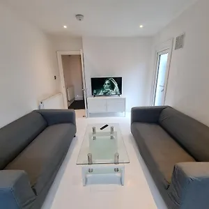  Apartment Leyton Park Place